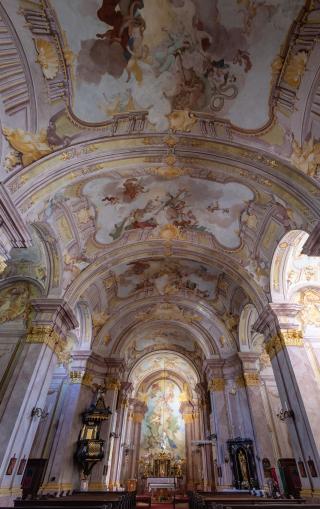 Mária Magdolna templom Zalaegerszeg templom belső főoltár és freskó - gal�ria